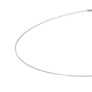 Detailansicht eines filigranen Seils aus antiallergenem Edelstahl mit Bajonettverschluss von MONOMANIA. > Elegantes Seil mit Bajonettverschluss von MONOMANIA im Detail.