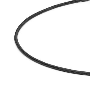 Detailansicht einer eleganten, schwarzen Schlangenkette aus antiallergenem Edelstahl mit Karabinerverschluss von MONOMANIA. > Schöne Schlangenkette in der Farbe Schwarz mit Karabinerverschluss im Detail.