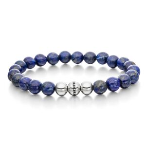 Gesamtansicht eines blauen Perlenarmbandes aus echten Lapislazuli-Perlen mit drei antiallergenen Edelstahlperlen. > Perlenarmband aus echten, blauen Lapislazuliperlen von MONOMANIA.