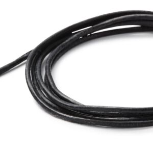 Detailansicht eines runden, schwarzen Lederbandes von MONOMANIA. > Schwarzes, rundes Lederband von MONOMANIA.